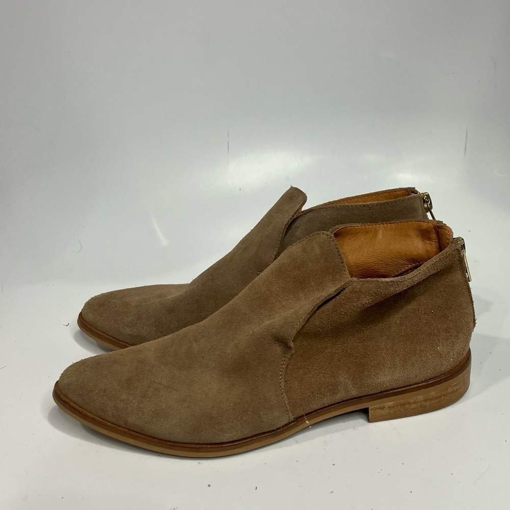 House of Harlow tan suede booties pointed‎ toe size 7